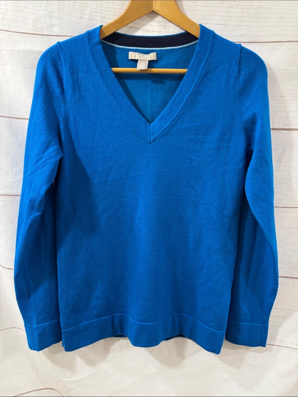 Women's Classic V-Neck Sweater - Blue Banana Republic Medium